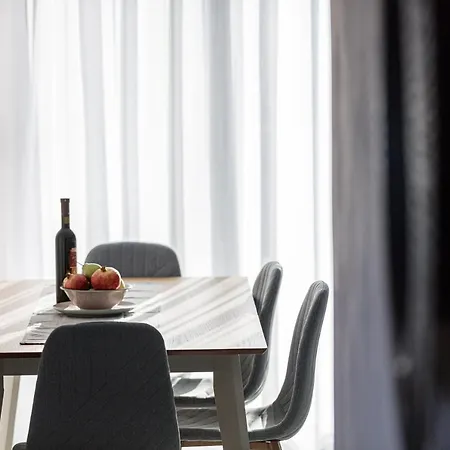 Aurora Suites מלון