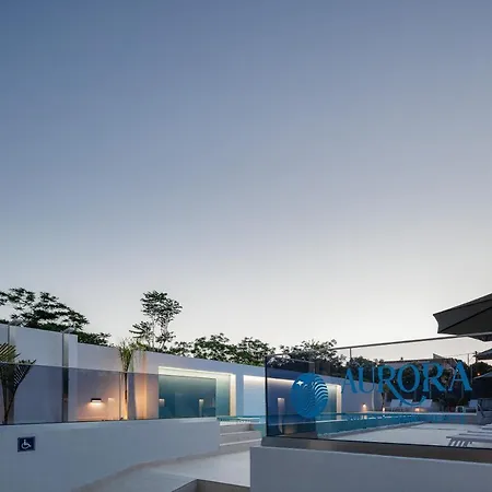 מלון Aurora Suites *