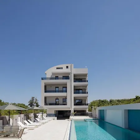 Aurora Suites מלון *