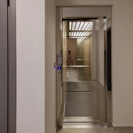 Aurora Suites מלון